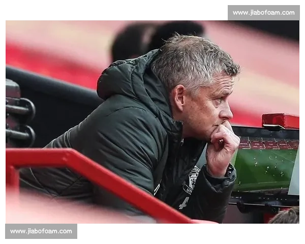 悉尼妹恢复单身后英超球星狂轰私信！豪门球员集体示爱遭优雅拒绝