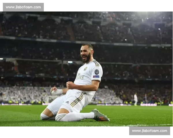 8 分钟传射 + 里程碑！维尼修斯破 71 天球荒，6 战 7 球成皇马巴西传奇