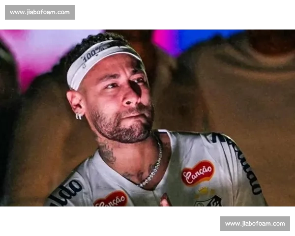 月薪 522 万！内马尔重返桑托斯魔鬼训练，保级生死战在即秀肌肉状态