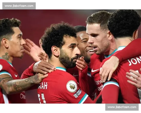 悉尼妹恢复单身后英超球星狂轰私信！豪门球员集体示爱遭优雅拒绝